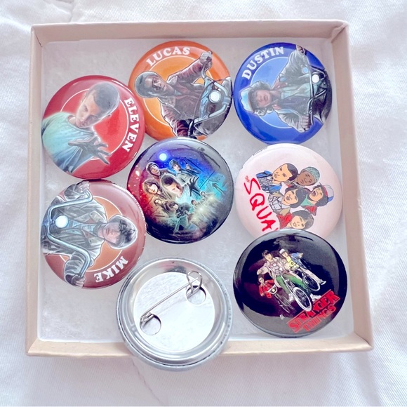 Netflix - Stranger Things 8 piece Button set - Picture 2 of 2